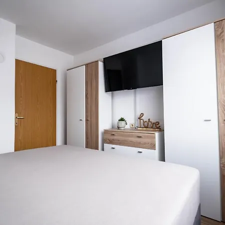 Studio Apartman Bueno Apartment *